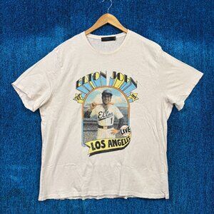 Elton John Rocket Man Plays the Hits Los Angeles Live 1975 Graphic T-Shirt Size